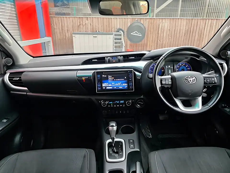 Used 2020 Toyota Hilux Invincible White - Interior and Exterior details 10