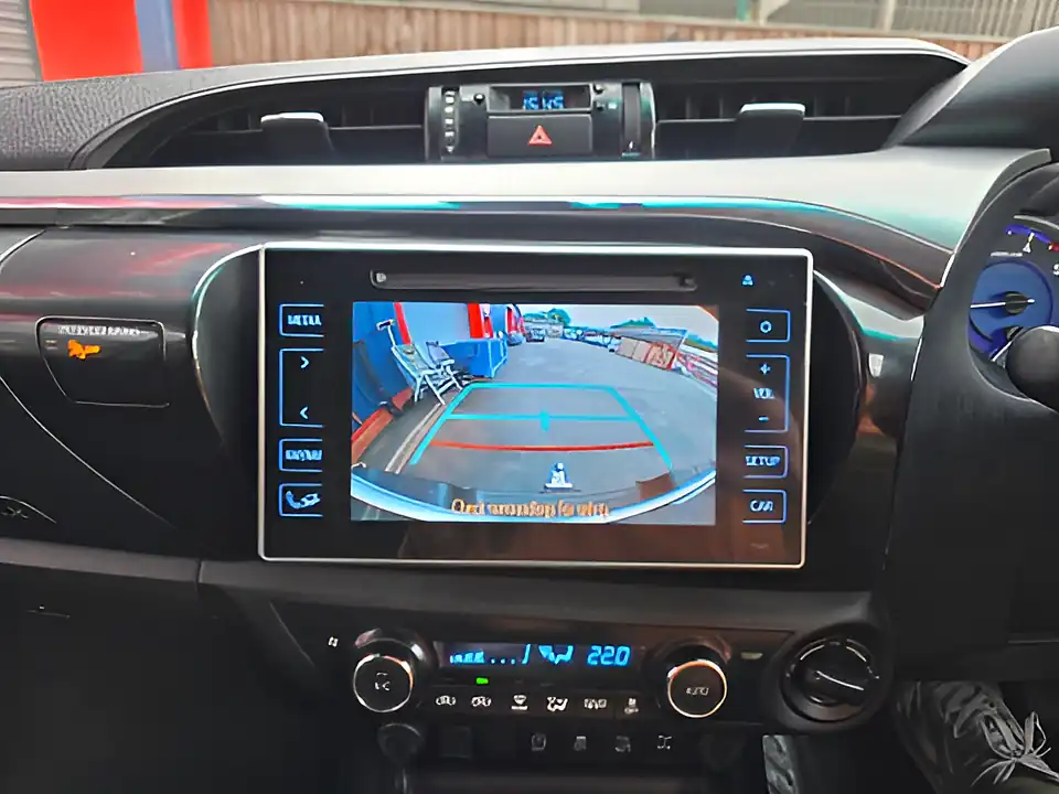 Used 2020 Toyota Hilux Invincible White - Interior and Exterior details 14
