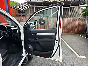 Used 2020 Toyota Hilux Invincible White - Interior and Exterior details 16