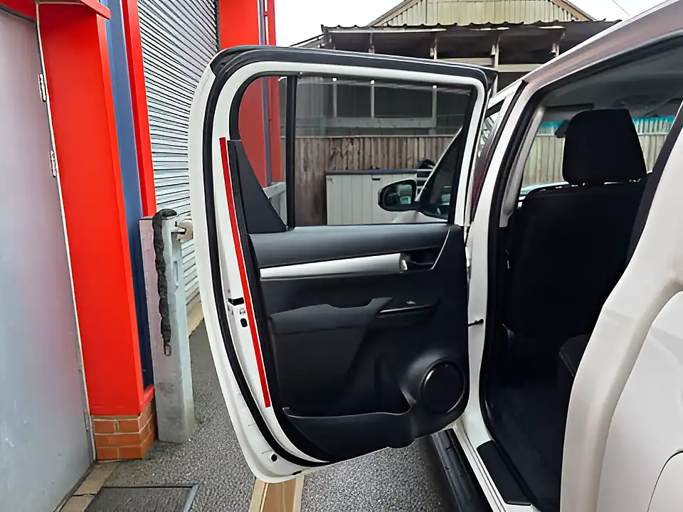 Used 2020 Toyota Hilux Invincible White - Interior and Exterior details 18