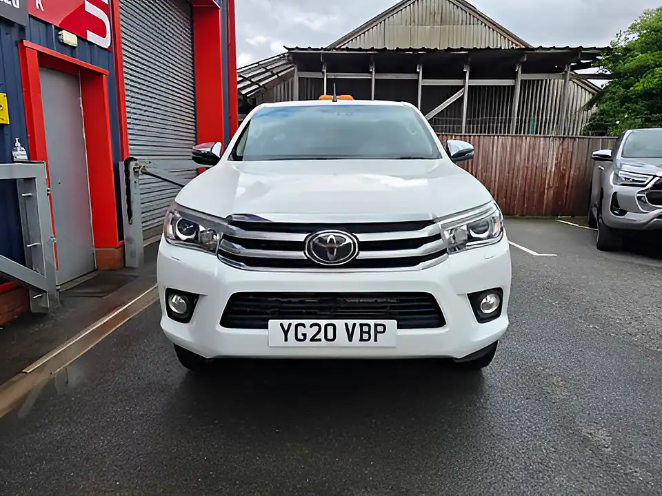 Used 2020 Toyota Hilux Invincible White - Interior and Exterior details 2