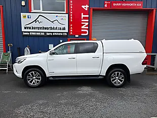 Used 2020 Toyota Hilux Invincible White - Interior and Exterior details 5