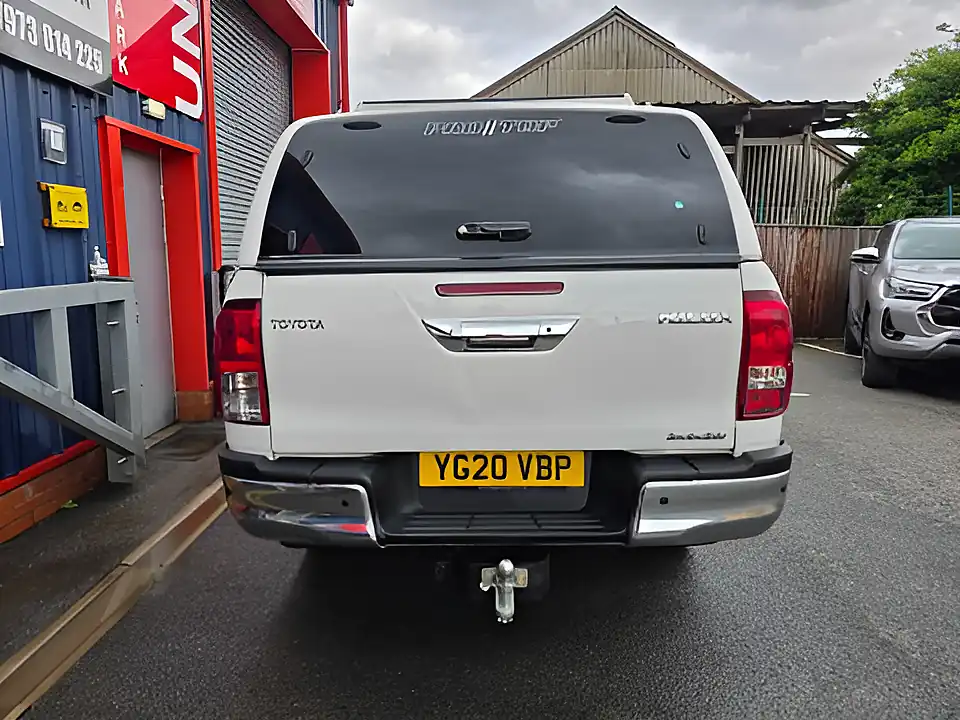 Used 2020 Toyota Hilux Invincible White - Interior and Exterior details 7