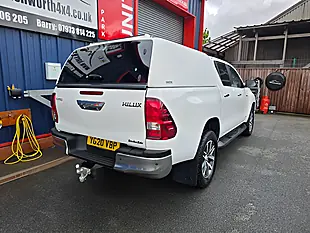 Used 2020 Toyota Hilux Invincible White - Interior and Exterior details 8