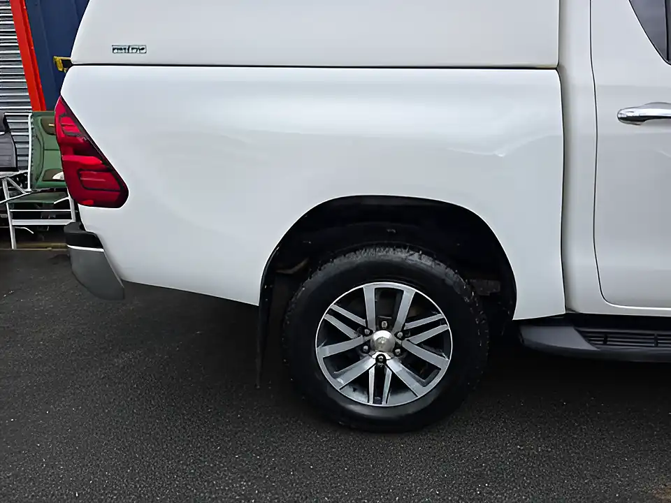 Used 2020 Toyota Hilux Invincible White - Interior and Exterior details 9