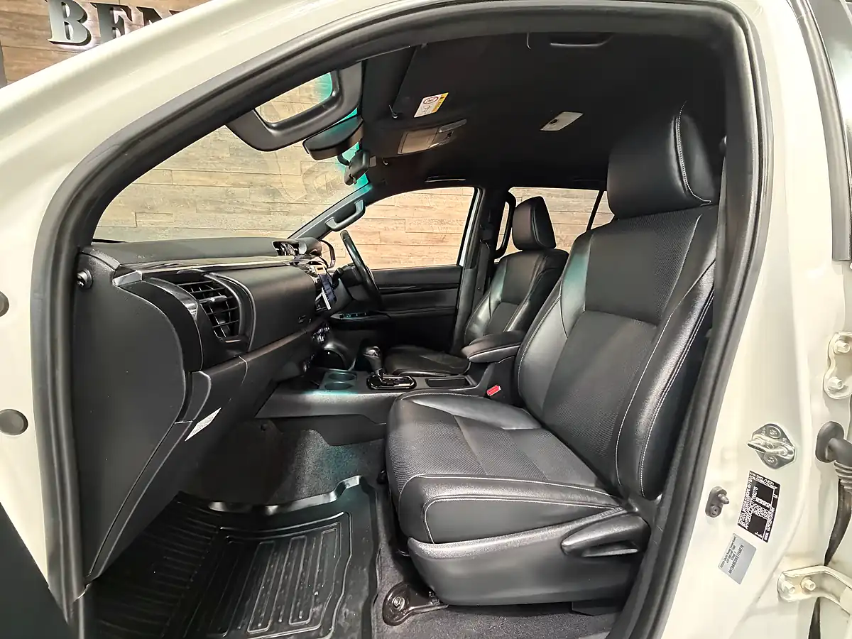 Used 2020 Toyota Hilux Invincible X White - Interior and Exterior details 10