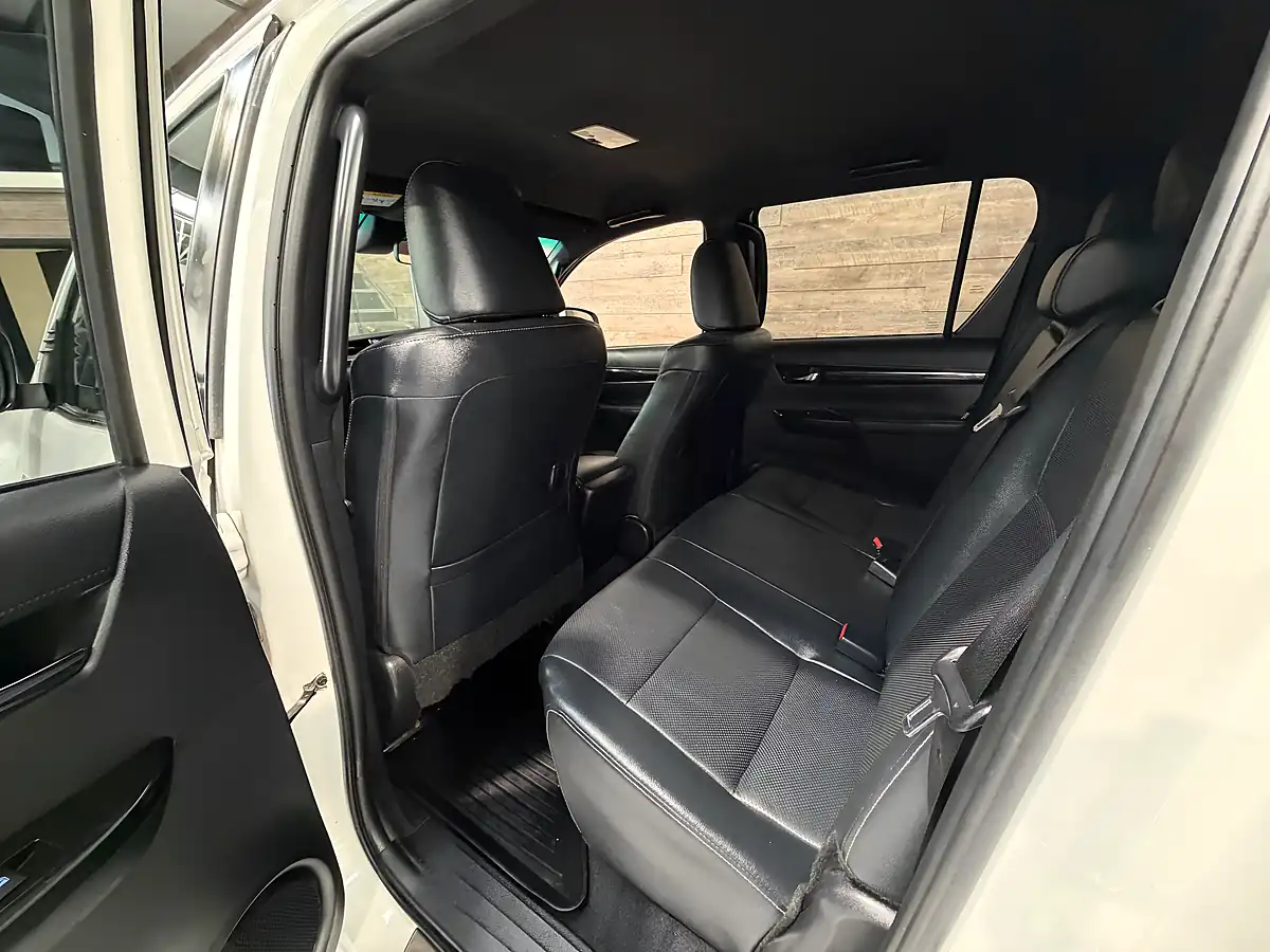 Used 2020 Toyota Hilux Invincible X White - Interior and Exterior details 11
