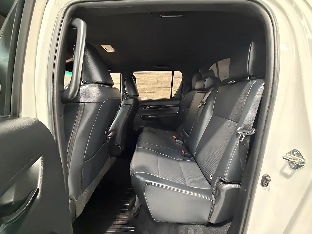Used 2020 Toyota Hilux Invincible X White - Interior and Exterior details 12