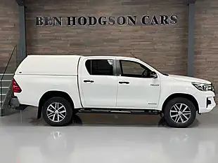Used 2020 Toyota Hilux Invincible X White - Interior and Exterior details 6