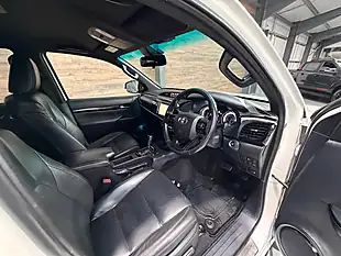 Used 2020 Toyota Hilux Invincible X White - Interior and Exterior details 7