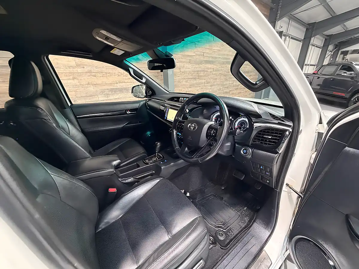 Used 2020 Toyota Hilux Invincible X White - Interior and Exterior details 7