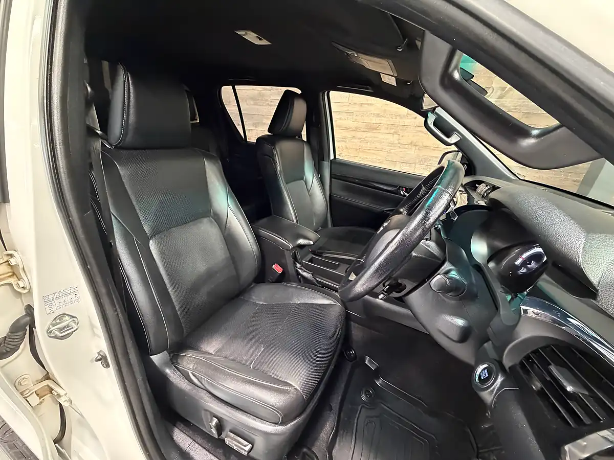 Used 2020 Toyota Hilux Invincible X White - Interior and Exterior details 8