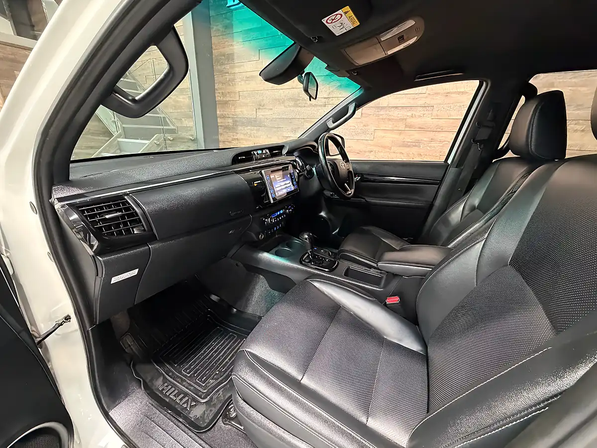 Used 2020 Toyota Hilux Invincible X White - Interior and Exterior details 9