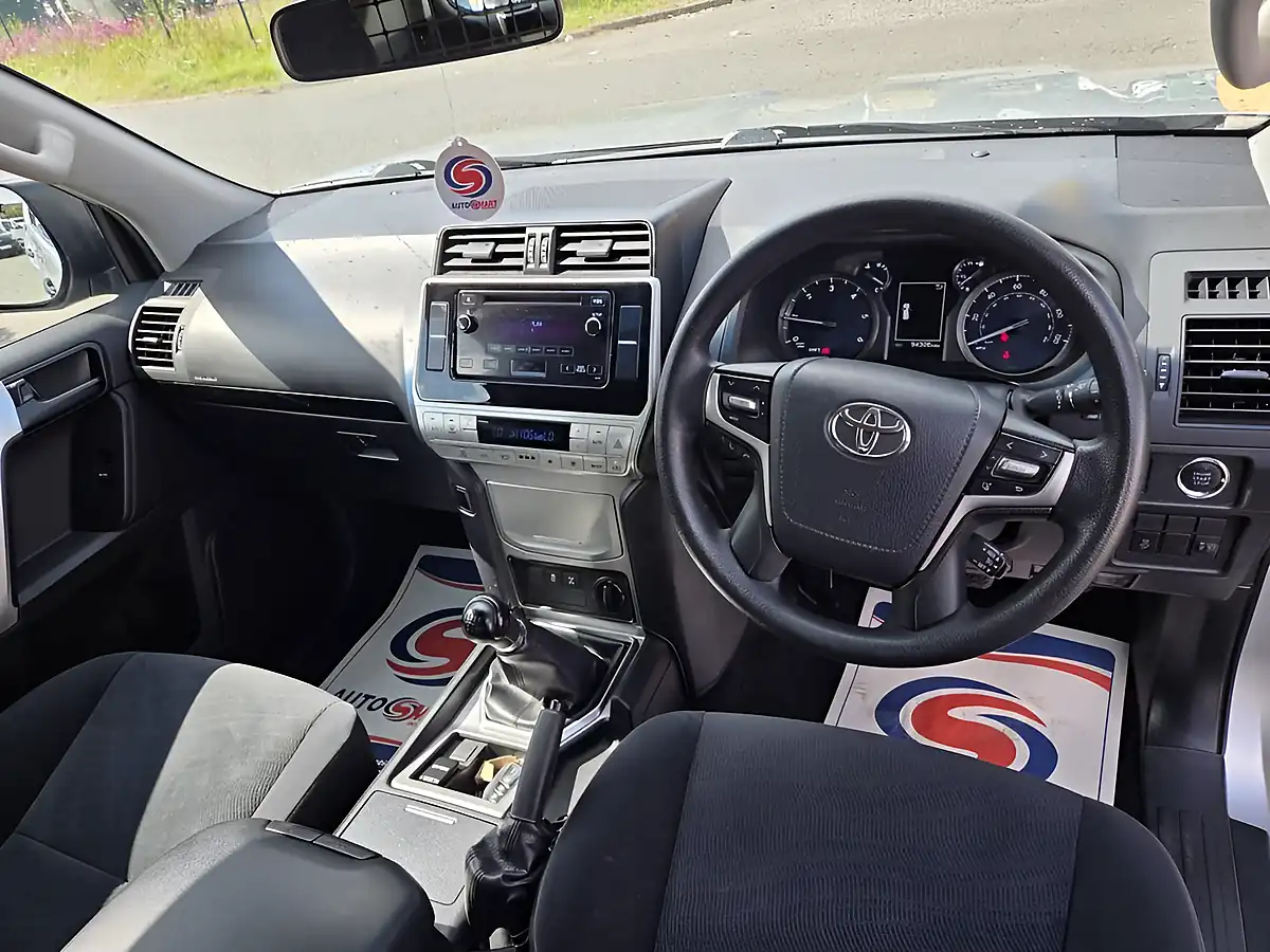 Used 2020 Toyota Land Cruiser Utility Silver - Interior and Exterior details 11