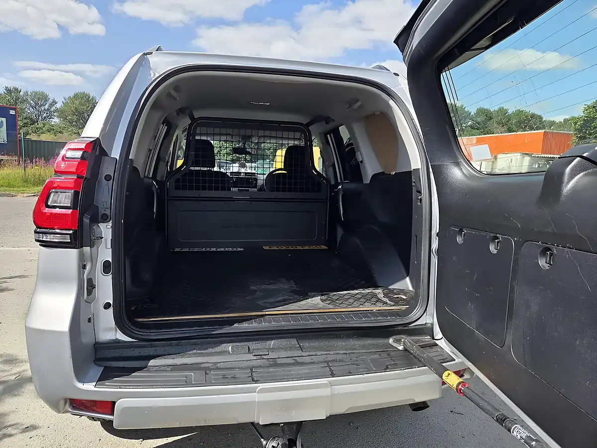 Used 2020 Toyota Land Cruiser Utility Silver - Interior and Exterior details 7