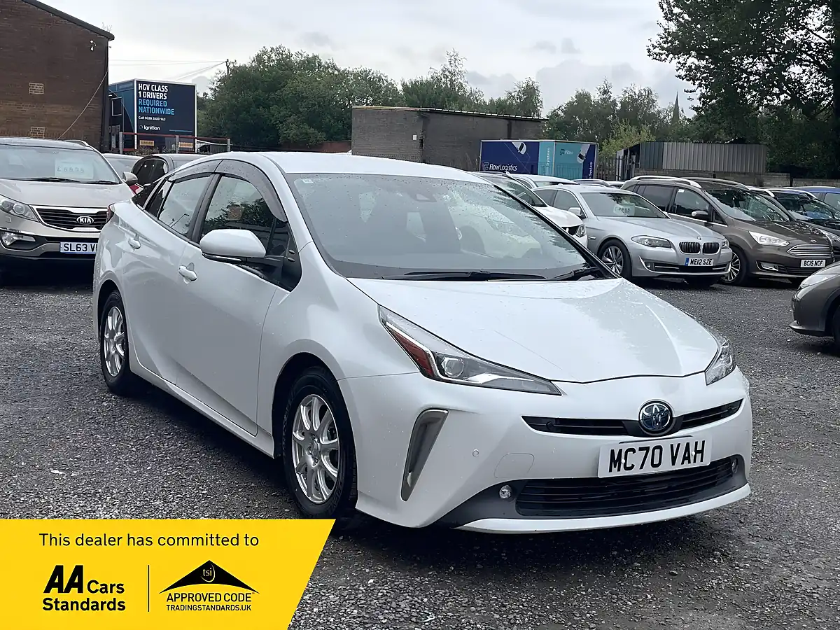 Used 2020 Toyota Prius Active White - Front View