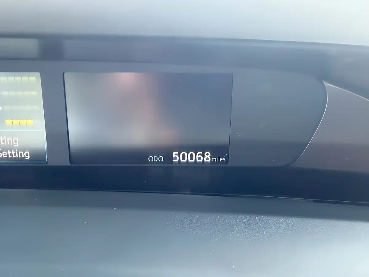 Used 2020 Toyota Prius Excel Decuma Grey - Interior and Exterior details 20