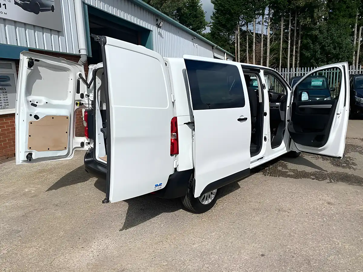 Used 2020 Toyota Proace Icon White - Interior and Exterior details 14