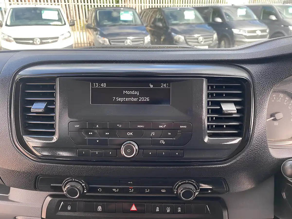 Used 2020 Toyota Proace Icon White - Interior and Exterior details 20