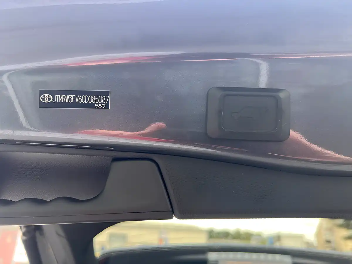 Used 2020 Toyota RAV4 Design Grey - Interior and Exterior details 12