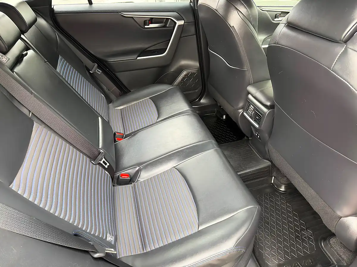 Used 2020 Toyota RAV4 Dynamic Silver - Interior and Exterior details 10