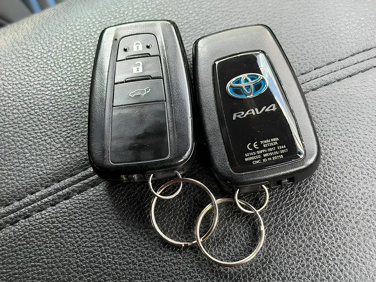 Used 2020 Toyota RAV4 Dynamic Silver - Interior and Exterior details 15