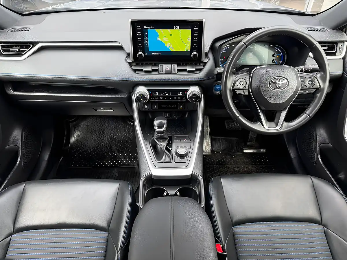 Used 2020 Toyota RAV4 Dynamic Silver - Interior and Exterior details 7