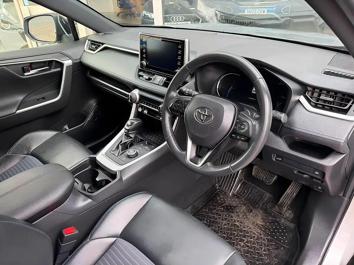 Used 2020 Toyota RAV4 Dynamic Silver - Interior and Exterior details 8