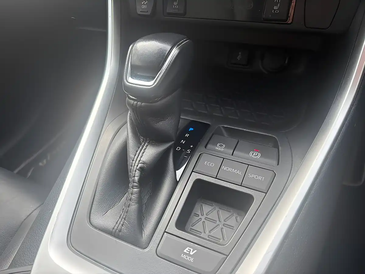 Used 2020 Toyota Rav4 Excel Green - Interior and Exterior details 11