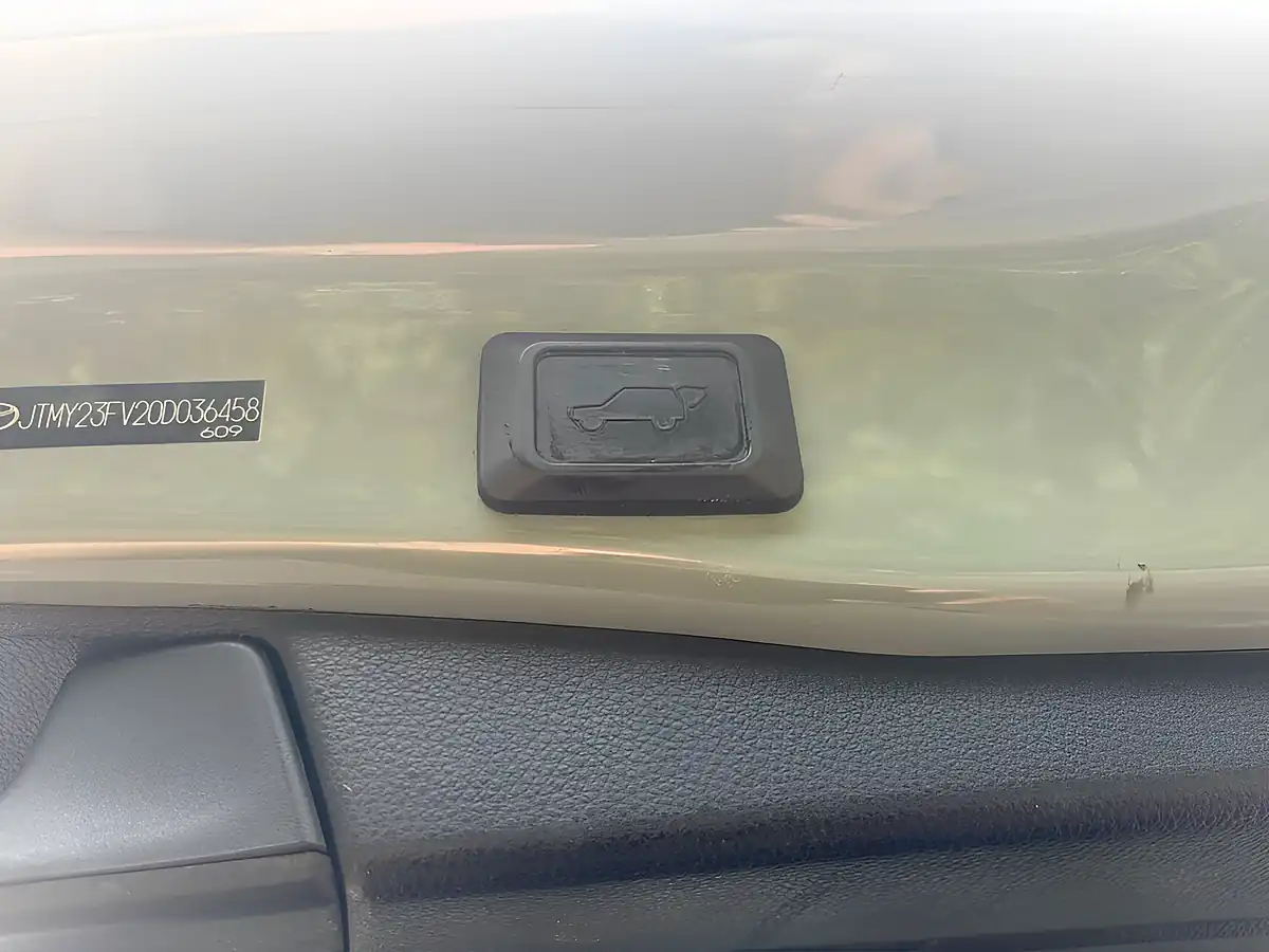 Used 2020 Toyota Rav4 Excel Green - Interior and Exterior details 17
