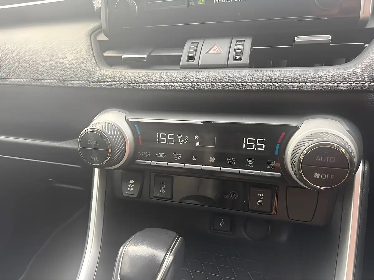 Used 2020 Toyota Rav4 Excel Green - Interior and Exterior details 7