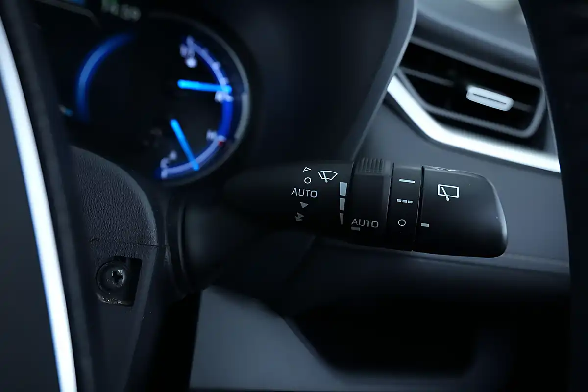 Used 2020 Toyota Rav4 Icon Green - Interior and Exterior details 12