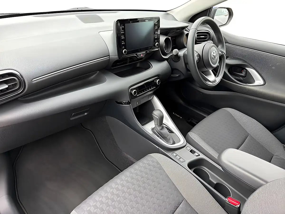 Used 2020 Toyota Yaris Design Blue - Interior and Exterior details 11
