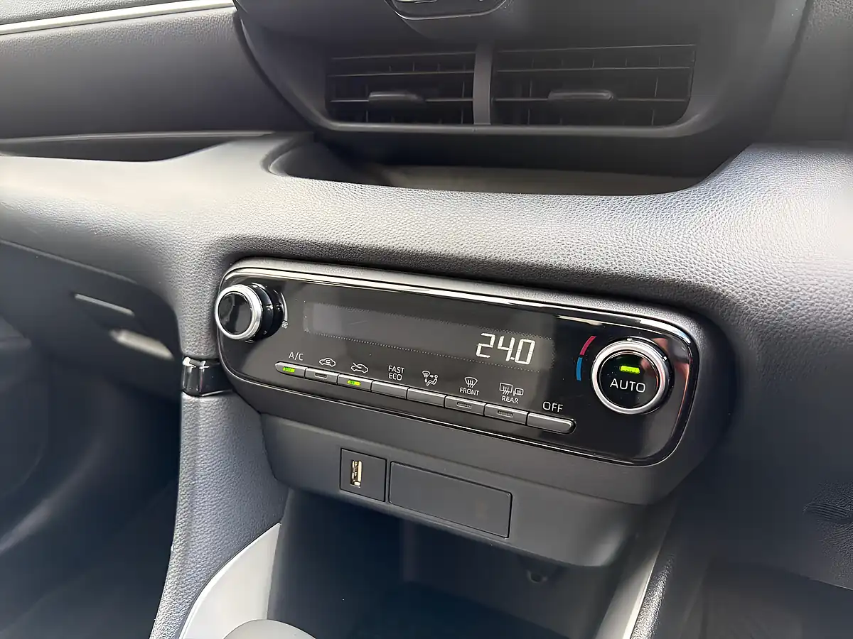 Used 2020 Toyota Yaris Design Blue - Interior and Exterior details 13