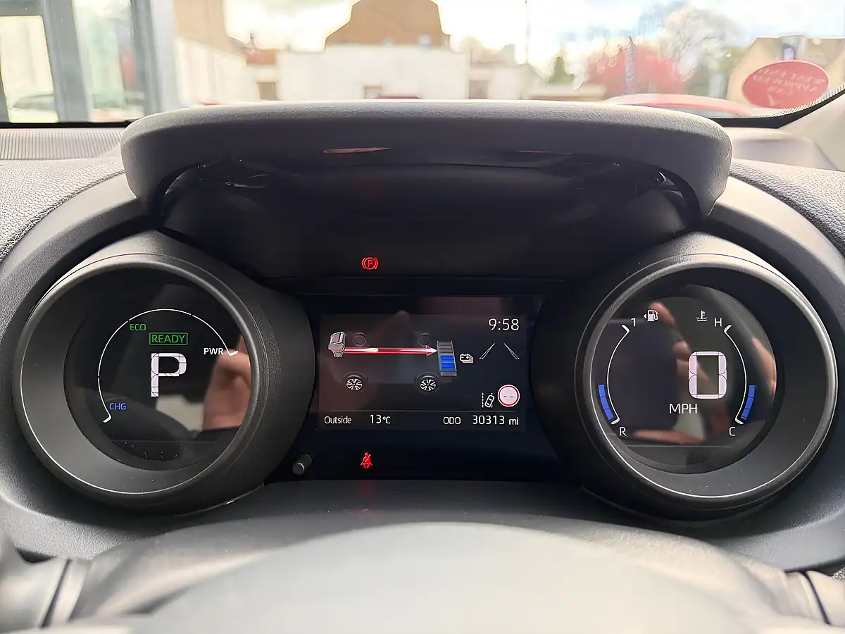 Used 2020 Toyota Yaris Design Blue - Interior and Exterior details 18