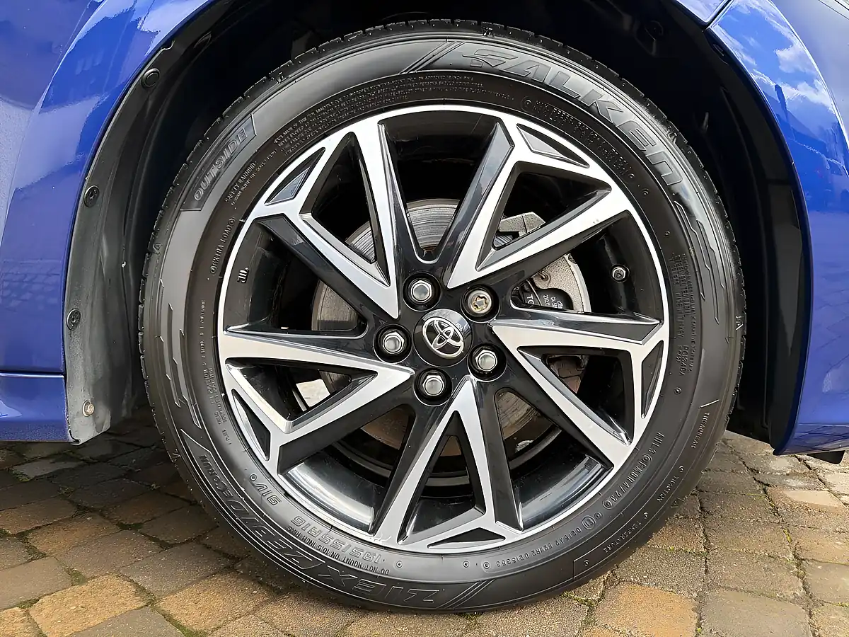 Used 2020 Toyota Yaris Design Blue - Interior and Exterior details 7