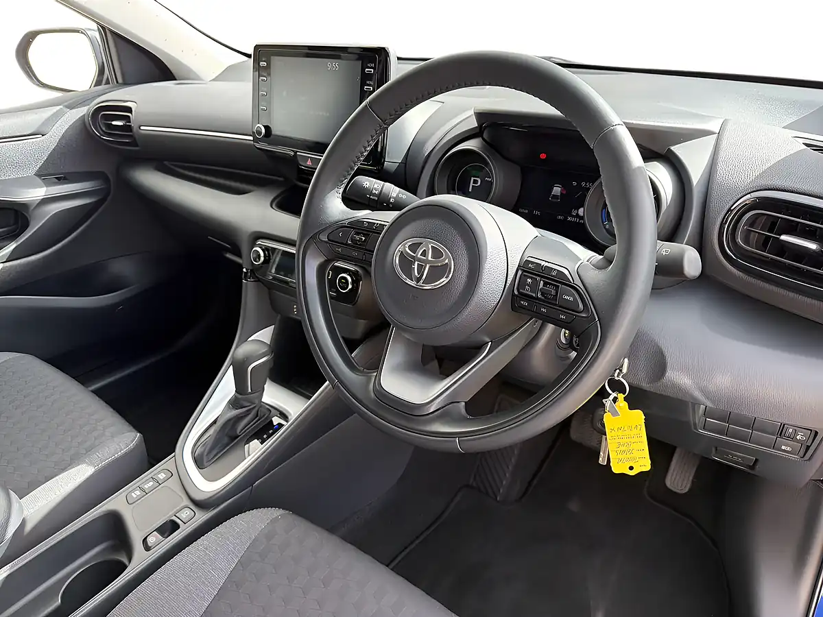 Used 2020 Toyota Yaris Design Blue - Interior and Exterior details 8