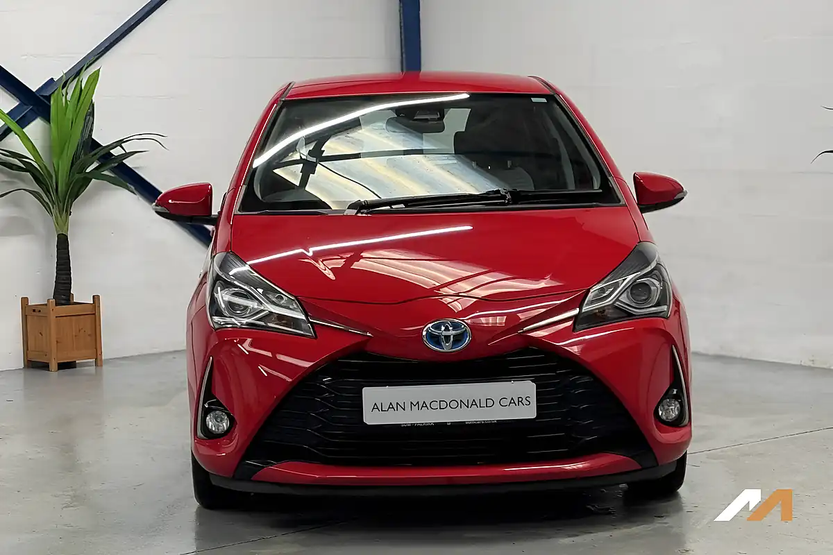 Used 2020 Toyota Yaris Icon Red - Interior and Exterior details 5