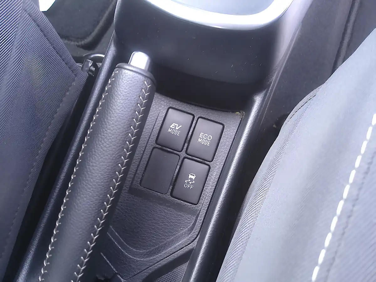 Used 2020 Toyota Yaris Icon Red - Interior and Exterior details 15