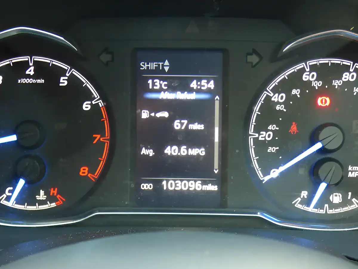 Used 2020 Toyota Yaris Y20 Bi-Tone Red - Interior and Exterior details 14