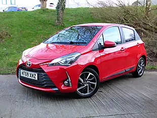 Used 2020 Toyota Yaris Y20 Bi-Tone Red - Interior and Exterior details 16