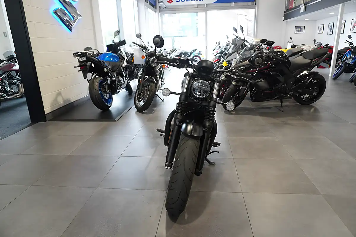 Used 2020 Triumph Bonneville Bobber Black Gold Metallic - Interior and Exterior details 3