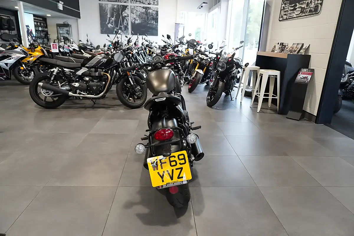 Used 2020 Triumph Bonneville Bobber Black Gold Metallic - Interior and Exterior details 4