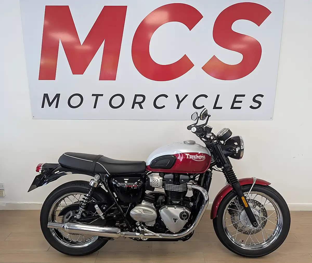 Used 2020 Triumph Bonneville T100 Bud Ekins Special Edition Red - Front View