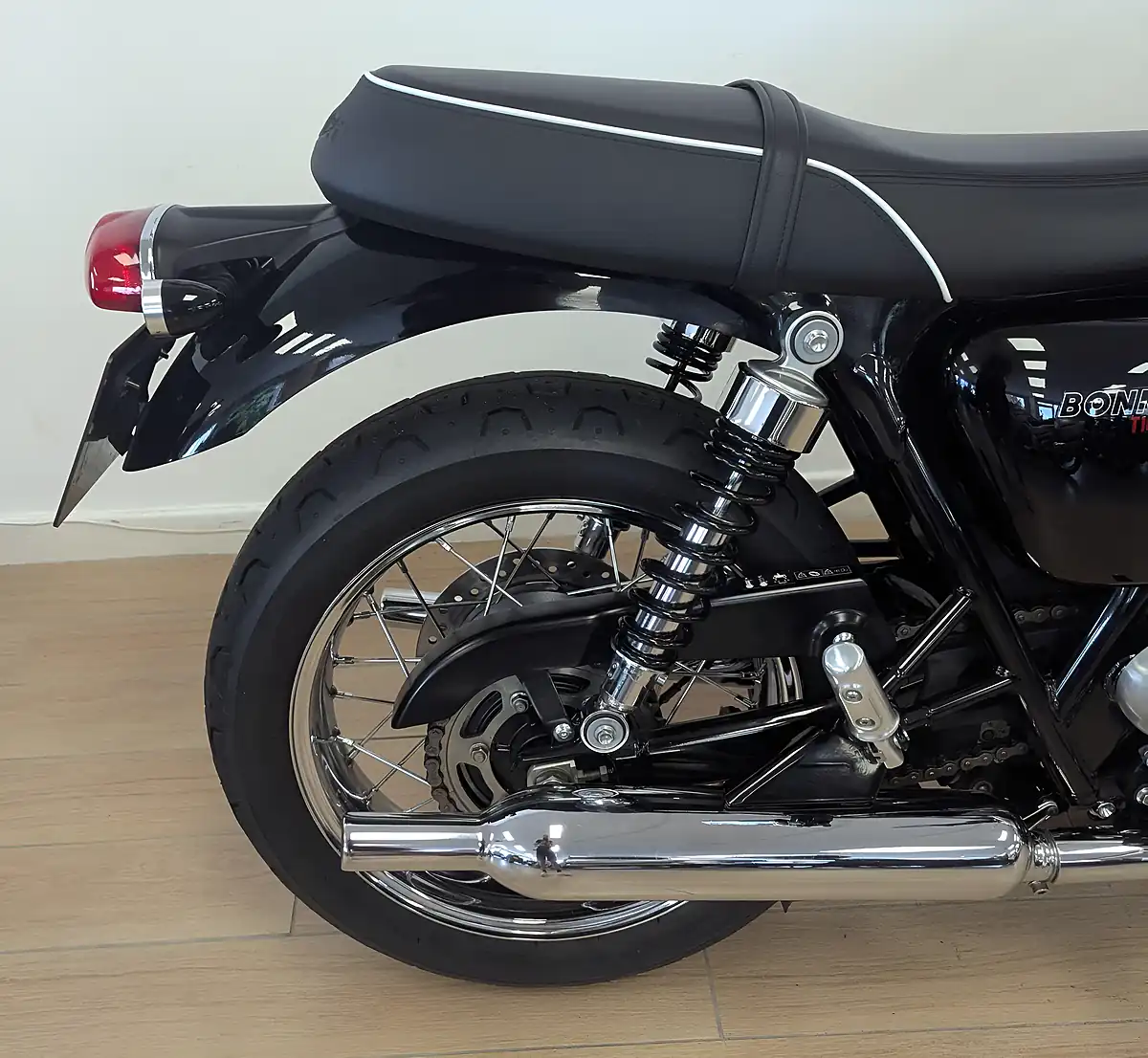 Used 2020 Triumph Bonneville T100 Bud Ekins Special Edition Red - Interior and Exterior details 19