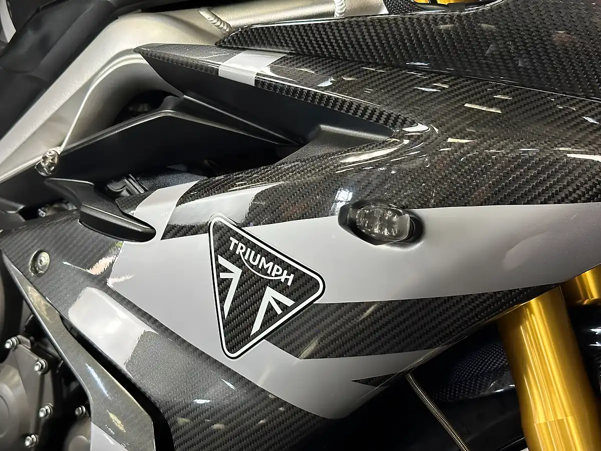 Used 2020 Triumph Daytona MOTO2 Black - Interior and Exterior details 11