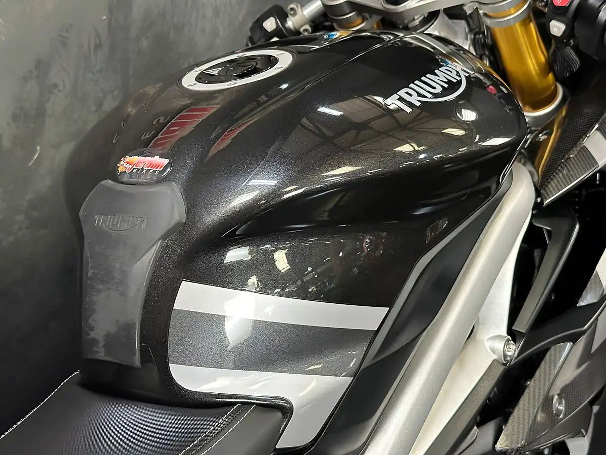 Used 2020 Triumph Daytona MOTO2 Black - Interior and Exterior details 14