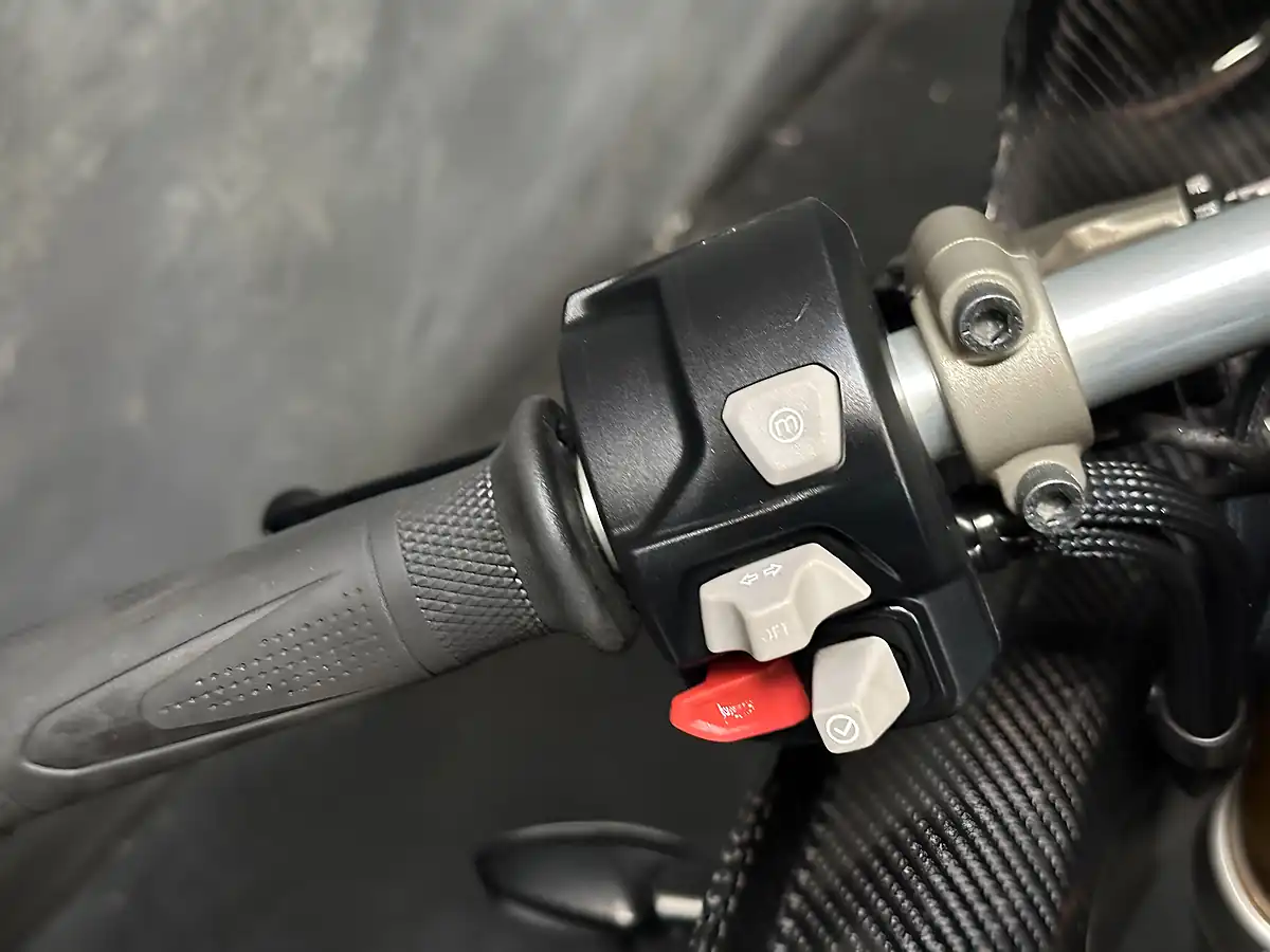 Used 2020 Triumph Daytona MOTO2 Black - Interior and Exterior details 15