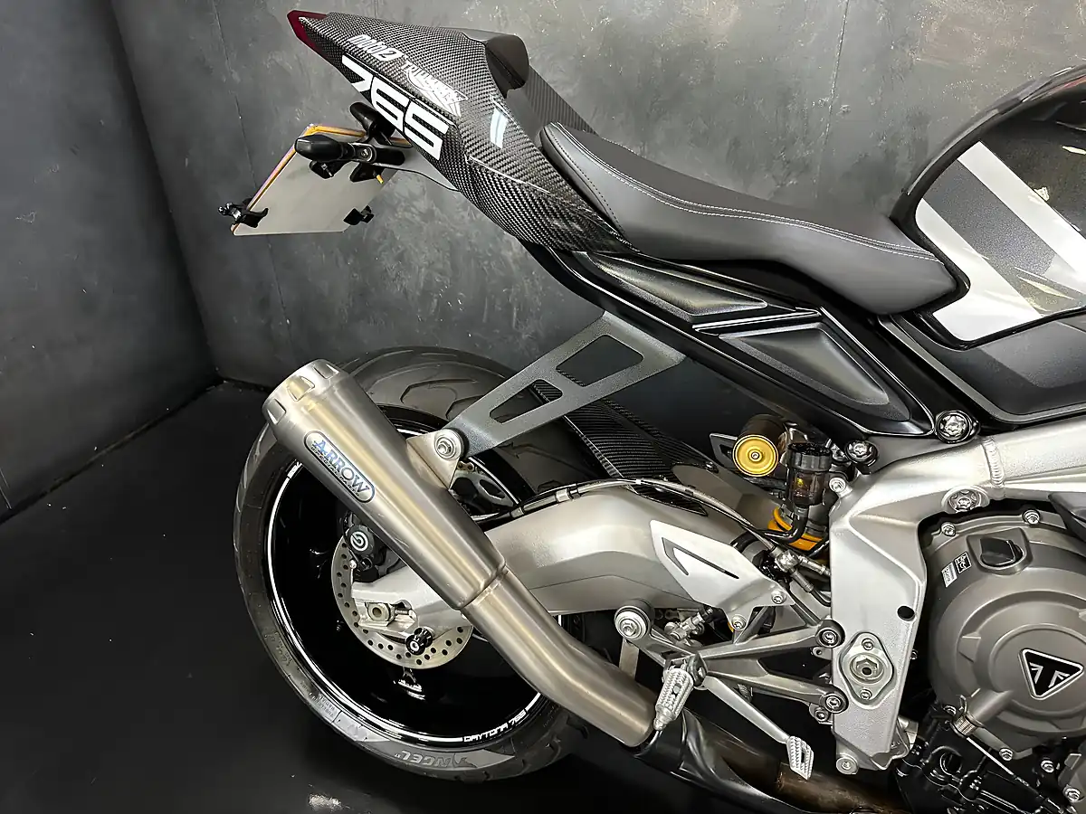 Used 2020 Triumph Daytona MOTO2 Black - Interior and Exterior details 7