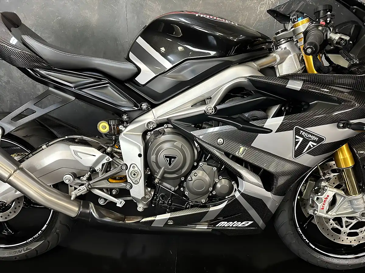 Used 2020 Triumph Daytona MOTO2 Black - Interior and Exterior details 8
